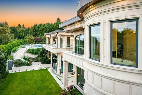 Montbeau Eyremount — luxury home in Eyremount, West Vancouver