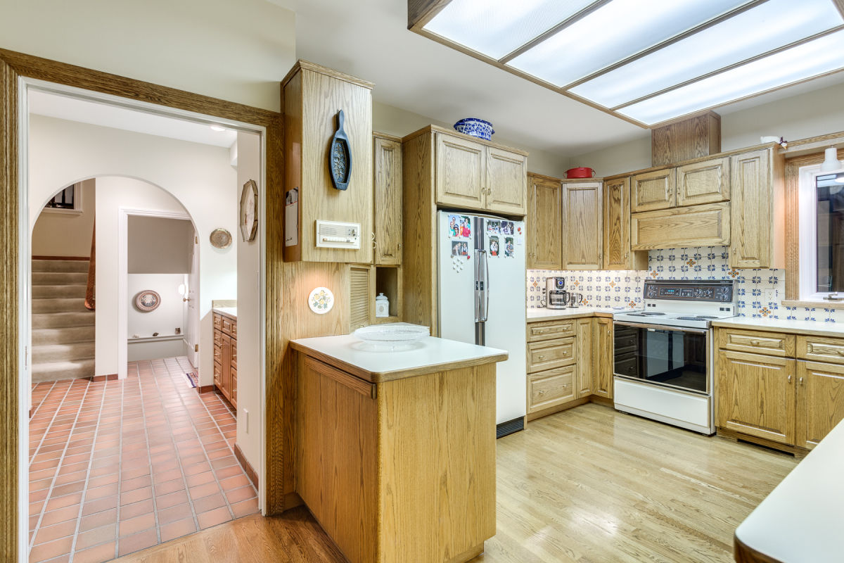 Original breakfast nook before renovation with oak table and chairs bay window ocean views decorative plate rail and sliding patio door at Rockridge Classic before Eurohouse Construction renovation